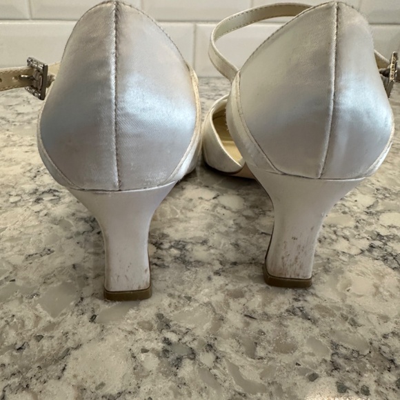 Halloween Costume white satin Wedding Bride Shoes sz 8-1/2 W size 8.5 W - Picture 7 of 14